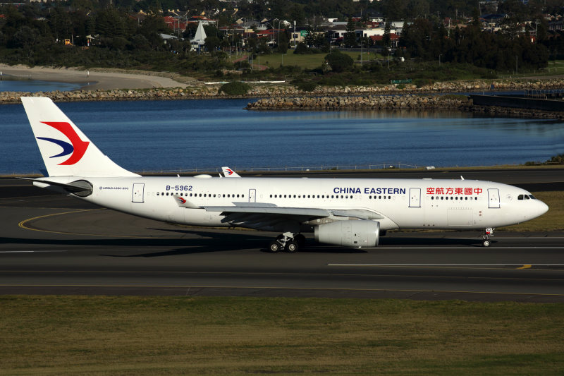 CHINA EASTERN AIRBUS A330 200 SYD RF 5K5A9812.jpg