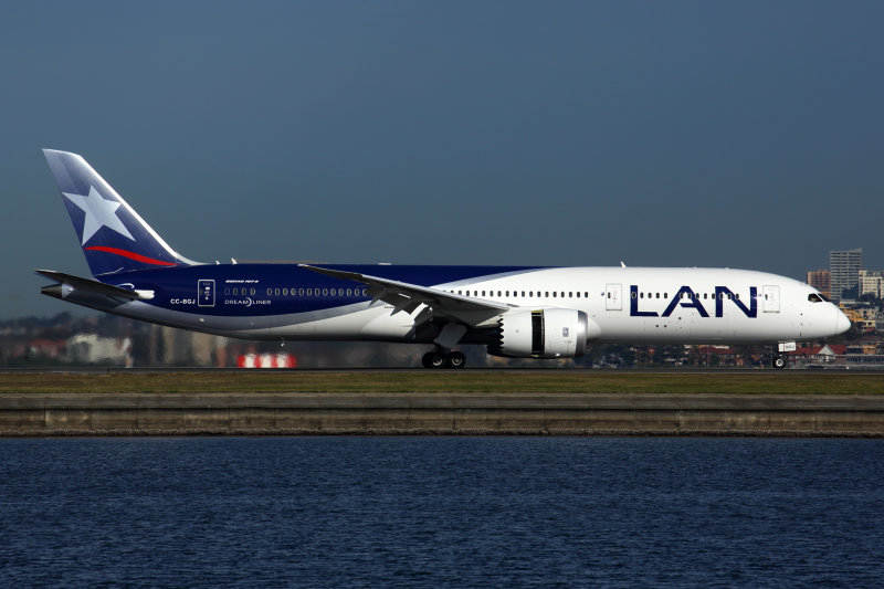 LAN BOEING 787 9 SYD RF 5K5A0370.jpg