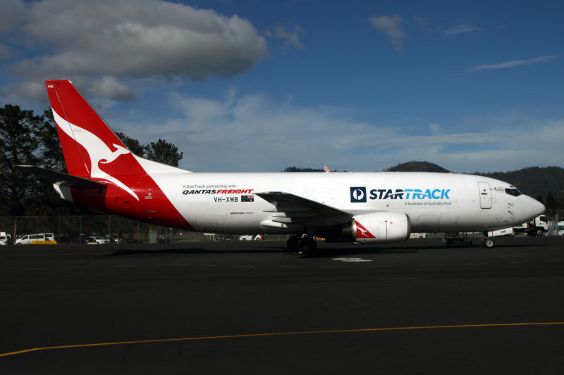 QANTAS FREIGHT STAR TRACK BOEING 737 300F HBA RF IMG_2034.jpg