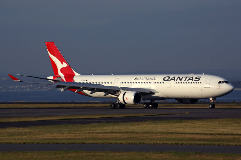 QANTAS AIRBUS A330 300 SYD RF 5K5A2093.jpg