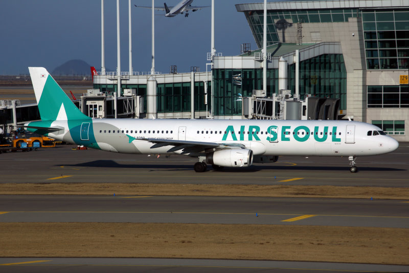 AIR SEOUL AIRBUS A321 ICN RF 5K5A3753.jpg