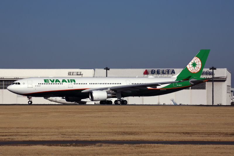 EVA AIR AIRBUS A330 300 NRT RF 5K5A5194.jpg