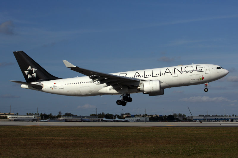 TAP AIR PORTUGAL AIRBUS A330 200 MIA RF 5K5A6162.jpg