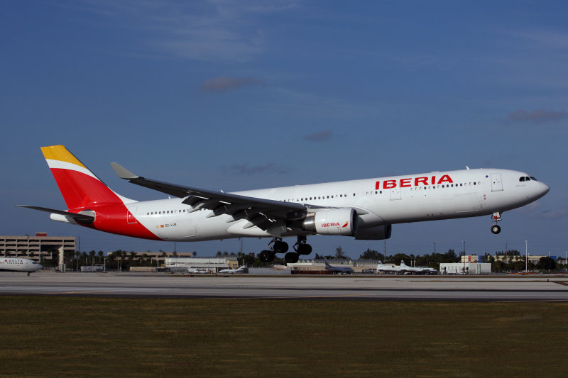 IBERIA AIRBUS A330 300 MIA RF 5K5A6187.jpg