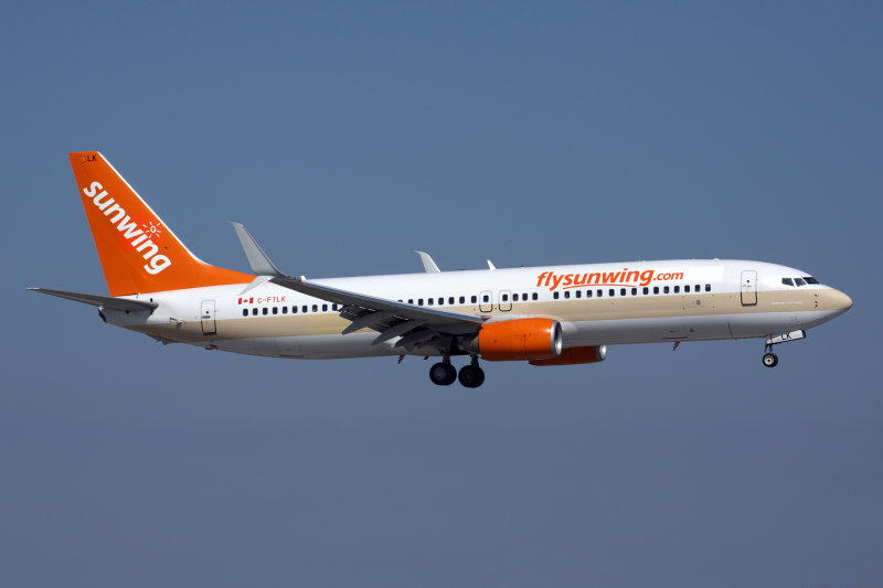 SUNWING BOEING 737 800 FLL RF 5K5A6621.jpg