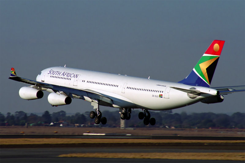 SOUTH AFRICAN AIRBUS A340 200 JNB RF 1870 6.jpg