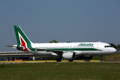 ALITALIA AIRBUS A320 AMS RF 5K5A2018.jpg