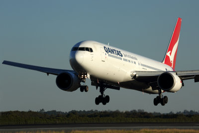 QANTAS BOEING 767 300 BNE RF 5K5A3803.jpg