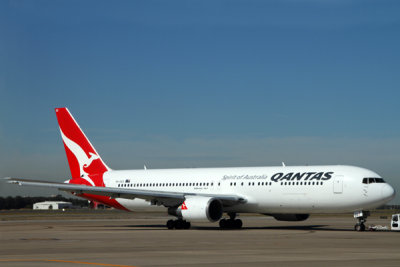 QANTAS BOEING 767 300 BNE RF IMG_0128.jpg