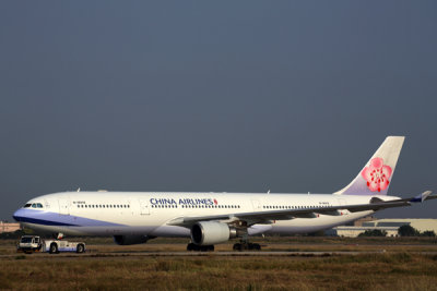 CHINA AIRLINES AIRBUS A330 300 TPE RF 5K5A5573.jpg