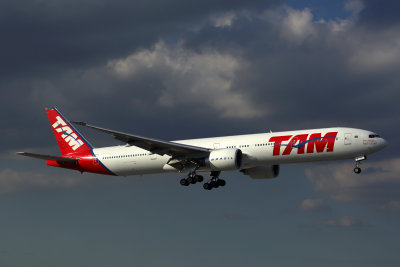 TAM BOEING 777 300ER MIA RF 5K5A8570.jpg