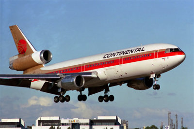 CONTINENTAL DC10 30 SYD RF 404 3.jpg