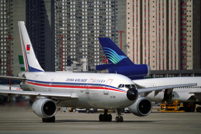 CHINA AIRLINES AIRBUS A300 HKG RF 675 33.jpg