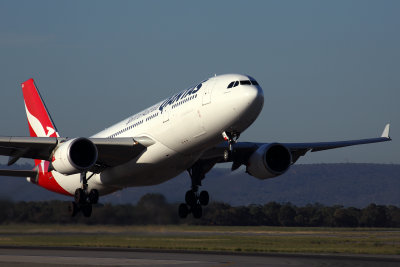 QANTAS AIRBUS A330 200 PER RF 5K5A9931.jpg