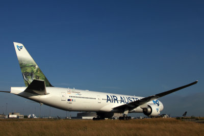 AIR AUSTRAL BOEING 777 300ER CDG RF IMG_8435.jpg
