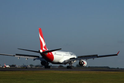 QANTAS AIRBUS A330 200 BNE RF IMG_9864.jpg