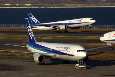 ANA AIRCRAFT HND RF 5K5A1007.jpg