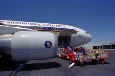 SINGAPORE AIRLINES AIRBUS A310 300 HBA RF 861 18.jpg