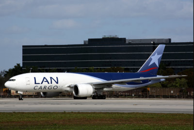 LAN CARGO BOEING 777F MIA RF 5K5A4263.jpg