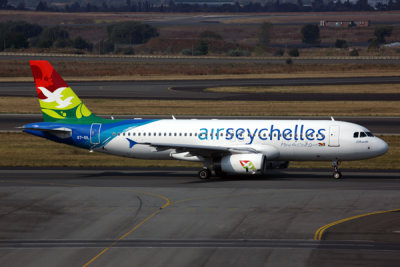 AIR SEYCHELLES AIRBUS A320 JNB RF B5K5A9800.jpg
