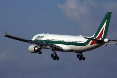 ALITALIA AIRBUS A330 200 FCO RF 5K5A8240.jpg