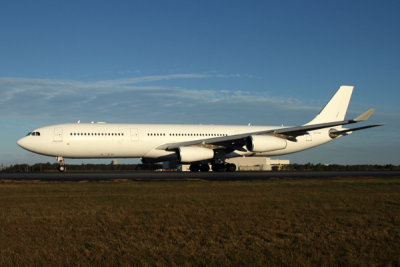 HI FLY AIRBUS A340 300 BNE RF IMG_1234.jpg