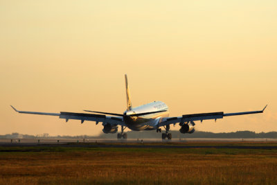 SINGAPORE AIRLINES AIRBUS A330 300 BNE RF 5K5A9998.jpg