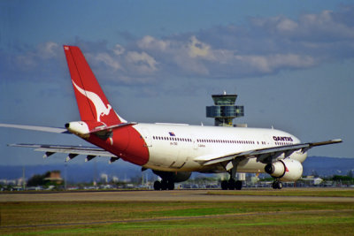 QANTAS AIRBUS A300 SYD RF 1036 35.jpg