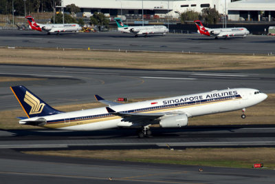 SINGAPORE AIRLINES AIRBUS A330 300 PER RF 5K5A2568.jpg