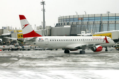 AUSTRIAN EMBRAER 190 VIE RF IMG_2448.jpg