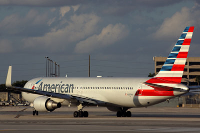AMERICAN BOEING 767 300 MIA RF 5K5A5870.jpg
