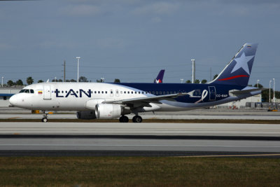 LAN AIRBUS A320 MIA RF 5K5A6097.jpg