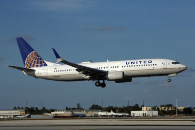 UNITED BOEING 737 800 MIA RF 5K5A6189.jpg