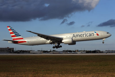AMERICAN AIRLINES BOEING 777 300ER MIA RF 5K5A6402.jpg