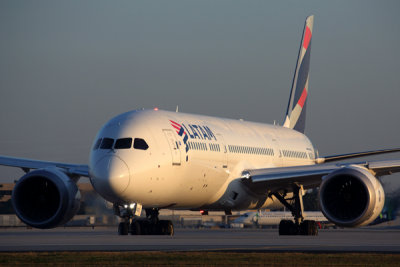 LATAM BOEING 787 9 MIA RF 5K5A6423.jpg