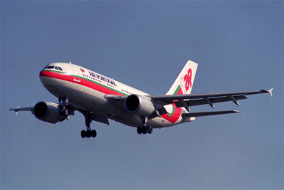 TAP AIR PORTUGAL AIRBUS A310 300 LHR RF 460 26.jpg