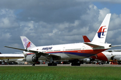 MALAYSIA BOEING 777 200 BNE RF 1335 20.jpg