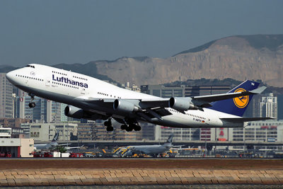 LUFTHANSA BOEING 747 400 HKG RF 992 9 .jpg