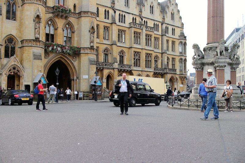 Westminster Column & The Dean's Yard