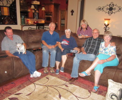 On the evening of Sep 18, we went to dinner with Melba and Lyn's kids, Denise and Tracy and their spouses Victor and Treva. Tracy and Treva invited us to visit their new home after dinner.