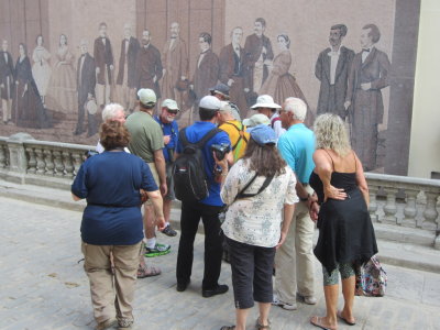 Admiring a street mural
Mary, Patti, Doug, John, Yuri, Rich, Lou, Renee, Marnelle, Lorraine, Bob, Carli