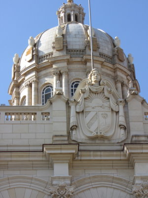 The Cuban 'crest' on the front of the building