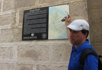 Yuri explains Zanja Real, the Havana aqueduct built between 1565 and 1592