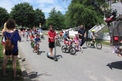 Coming back to the clubhouse, the parade members began to spread out a bit.