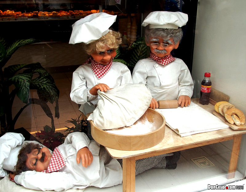 Automated Puppets in Bakery Window