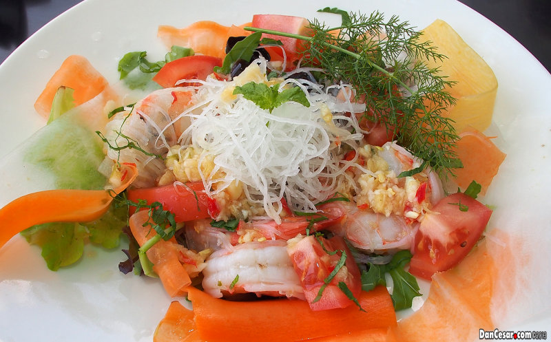 Spicy Salad with Prawns & Glass Noodles