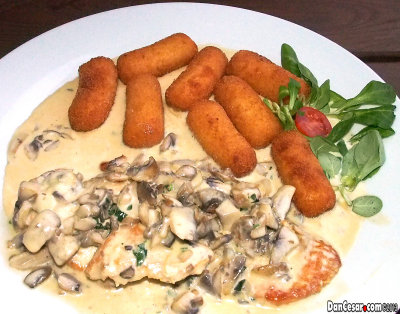 Chicken with Mushroom Sauce 