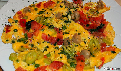 Veg. Omelette mit Champignons, Spinat, Kartoffeln und Tomaten