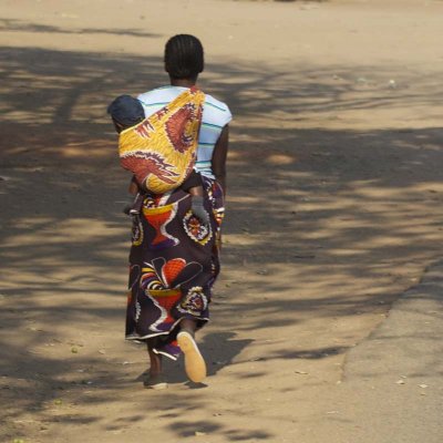 Mom/child in Mfuwe, Zambia