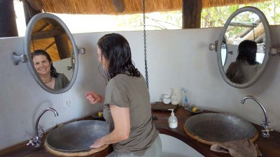 Nwkali bathroom with Cyn